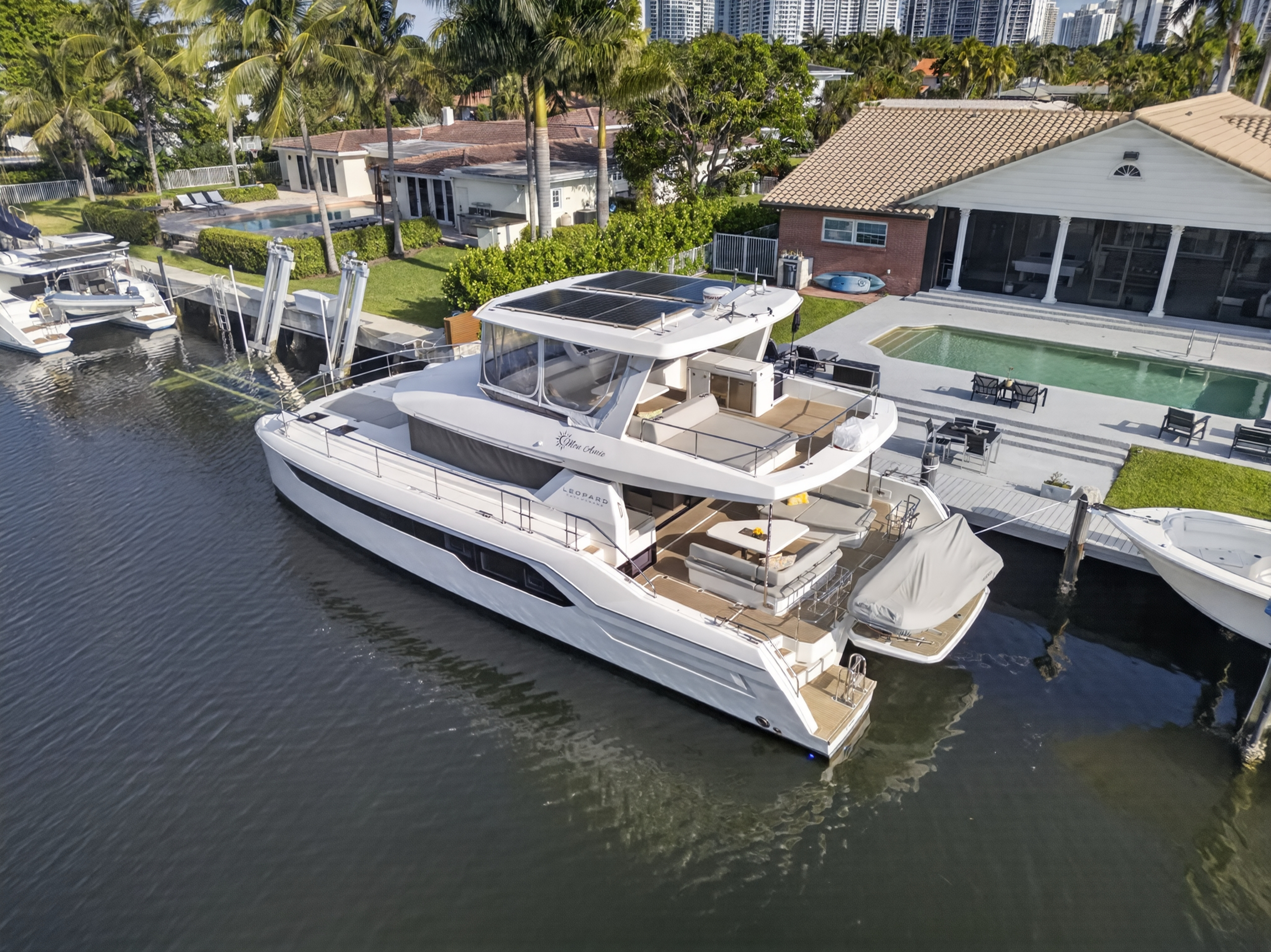 Boat image 128
